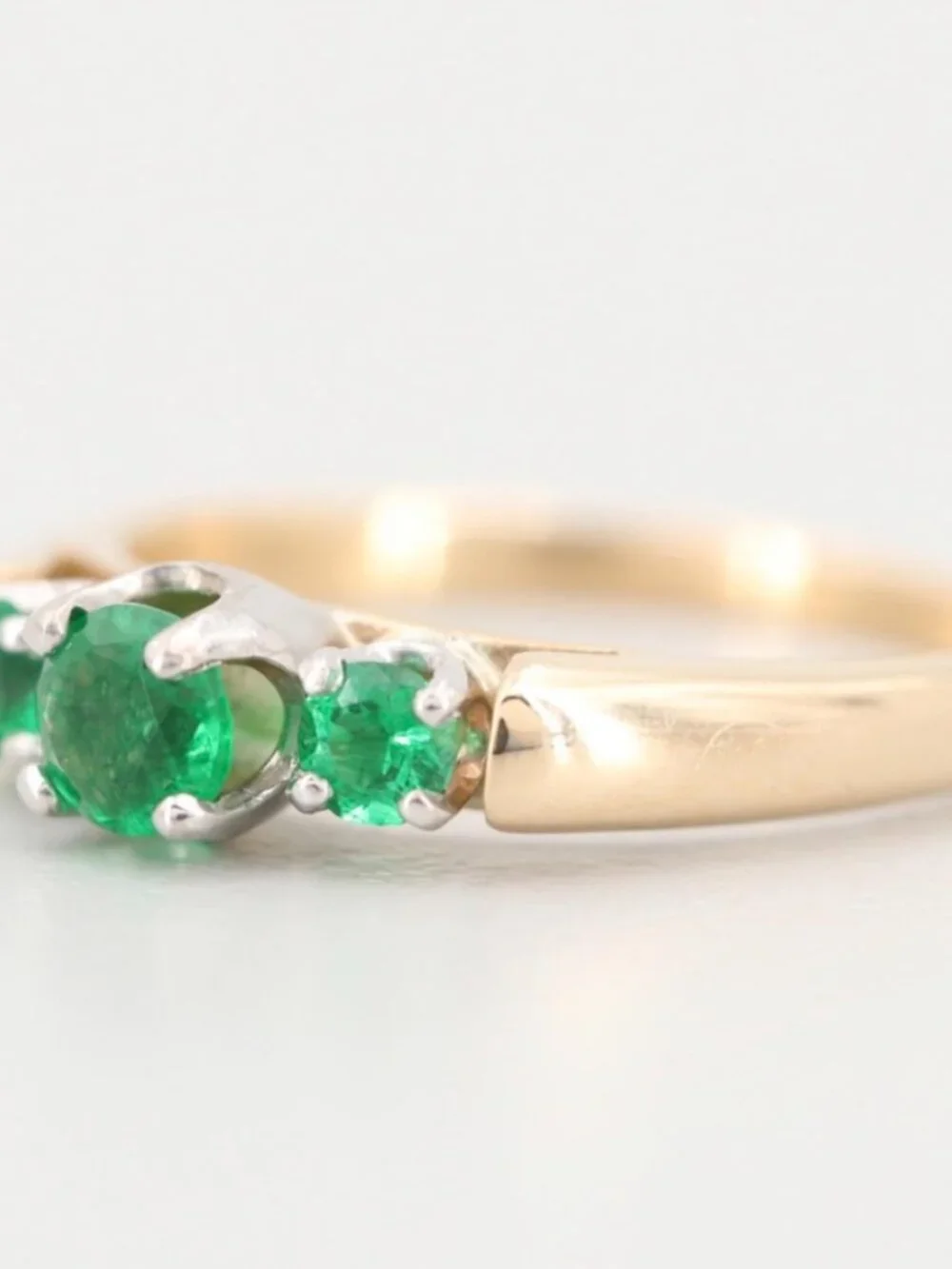 14K WHITE AND YELLOW GOLD NATURAL EMERALD RING SIZE 6